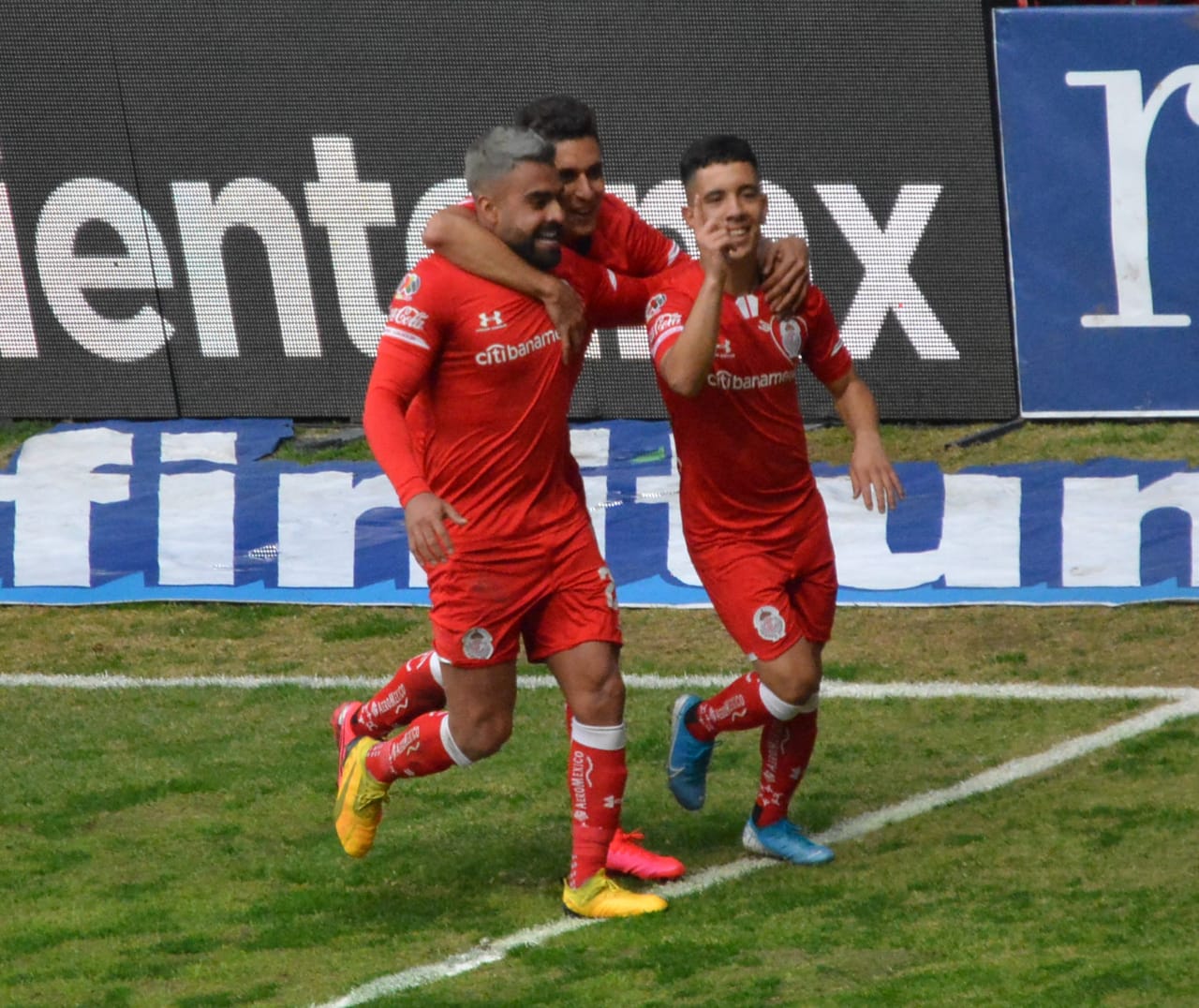 Pumas mantiene el invicto y vence al Toluca 2 - 3