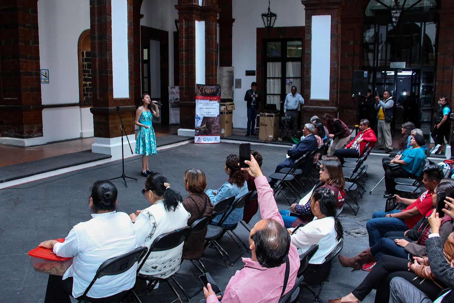 Palacio Municipal de Toluca se llenó de baladas románticas este 14 de febrero