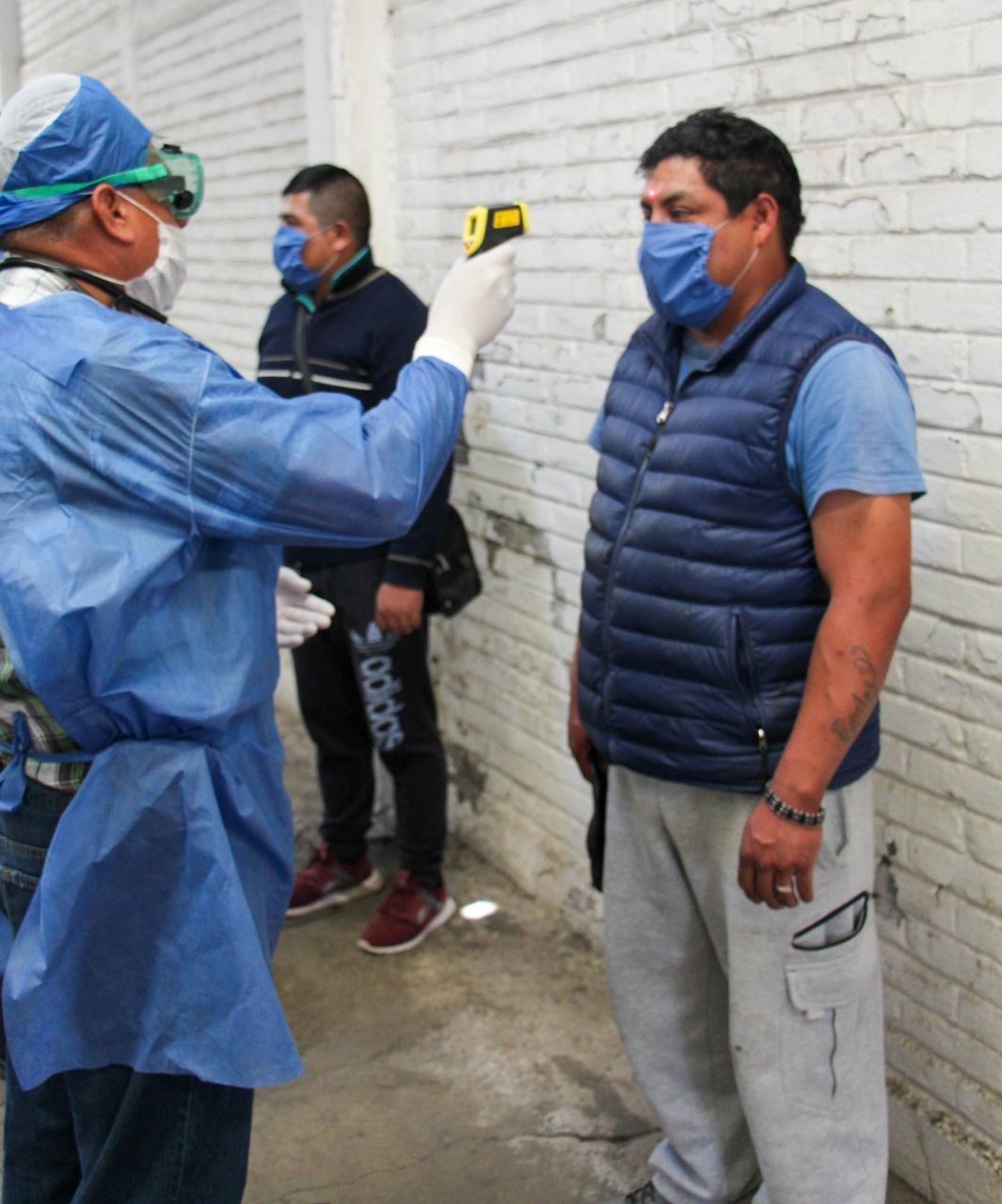 Toluca mantiene revisión a la salud de trabajadores de recolección y limpieza