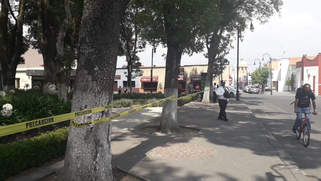 Cierran Alameda de Toluca, carteles en la periferia informan riesgo de COVID-19