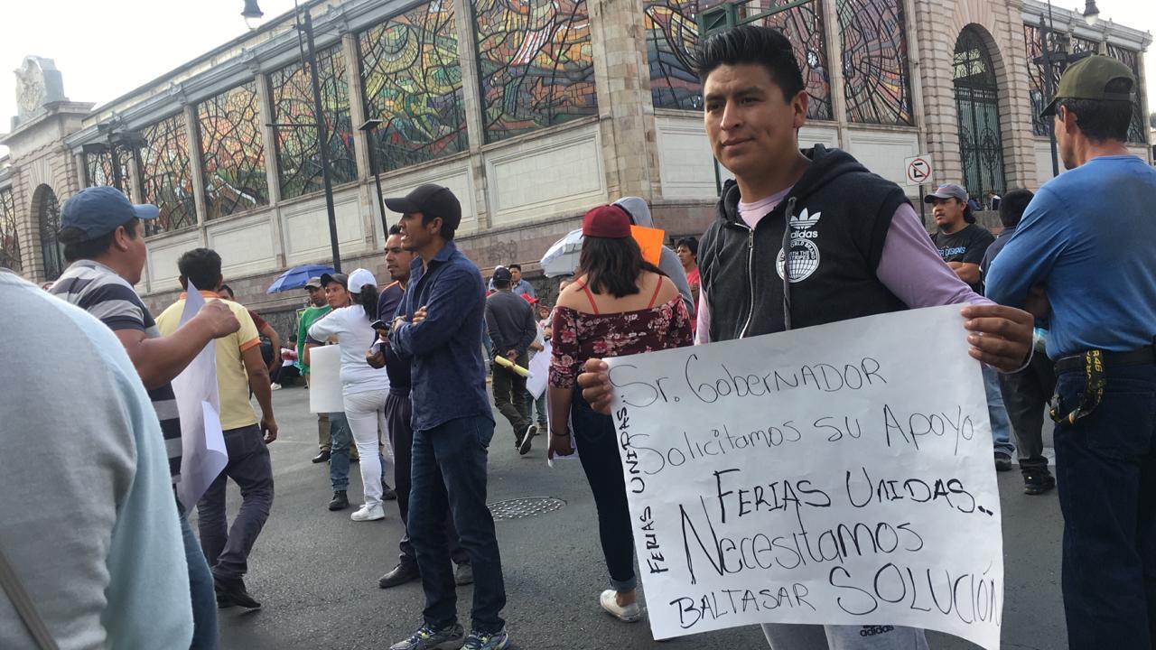 Empleados de ferias se manifiestan en Toluca: piden apoyo económicoal gobierno del estado
