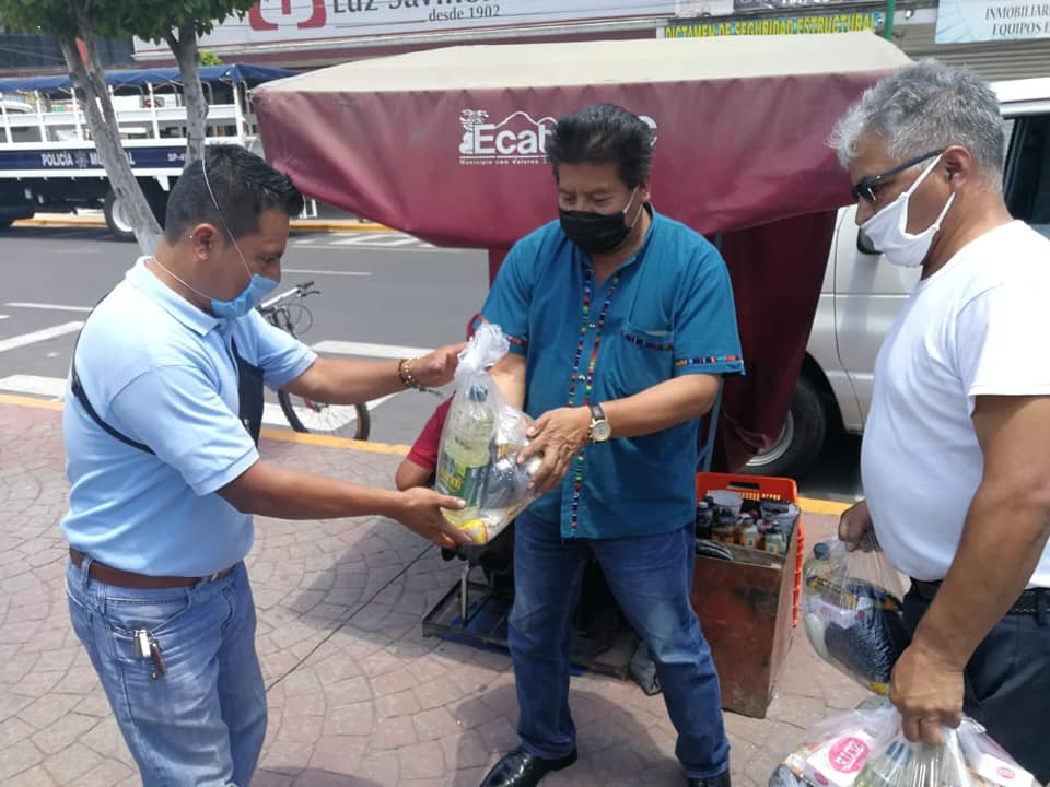 Dan productos alimentarios a personas más vulnerables de Ecatepec ante crisis covid-19
