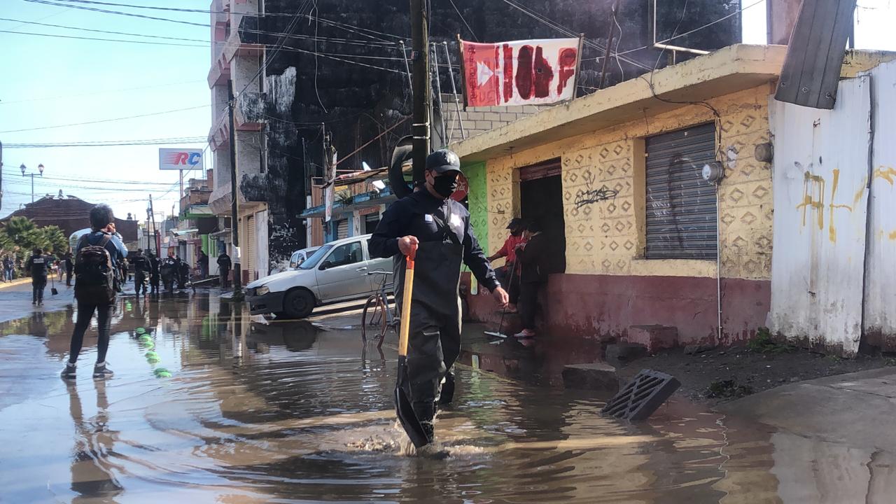 30 casas y 75 locales resultan afectados por inundación en San M. Atenco
